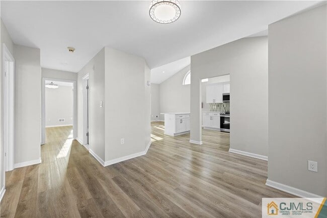 Building Photo - 13 Canterbury Dr