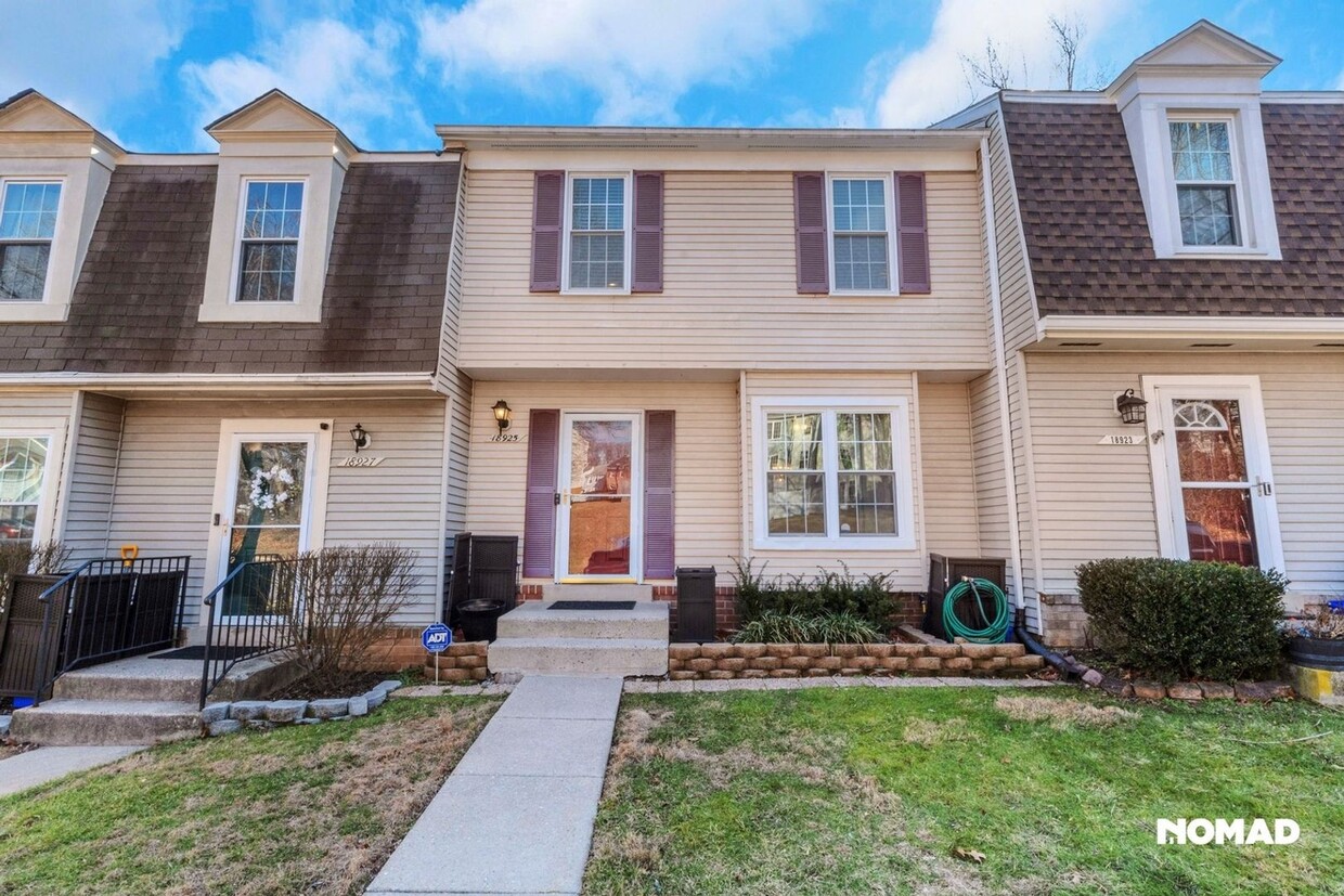 Foto principal - Charming 3BR Townhome in Germantown