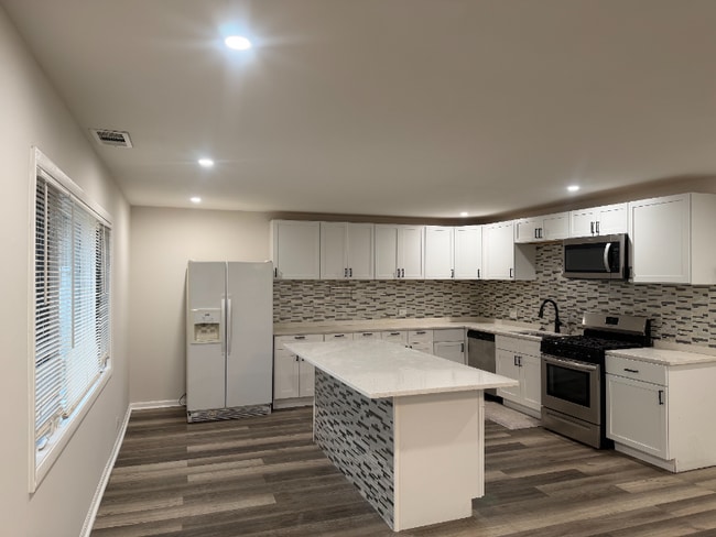 Foto del edificio - 18104 Paxton Ave