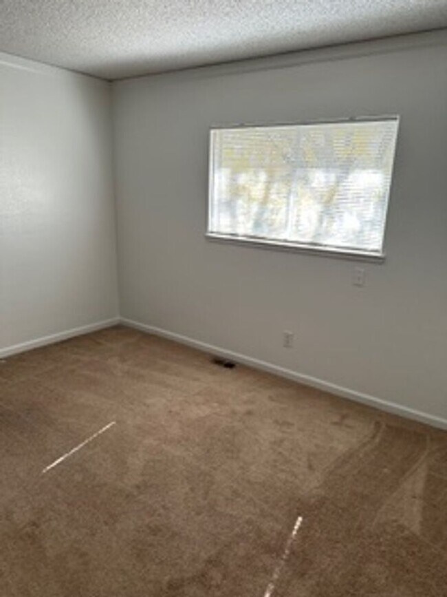 Foto del edificio - 3 Bed, 2.5 bath home in Carson City, Avail...