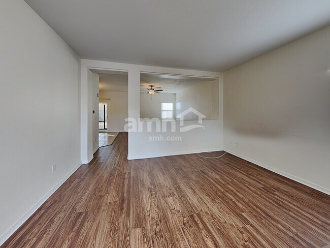 Building Photo - 148 W Calle Guija