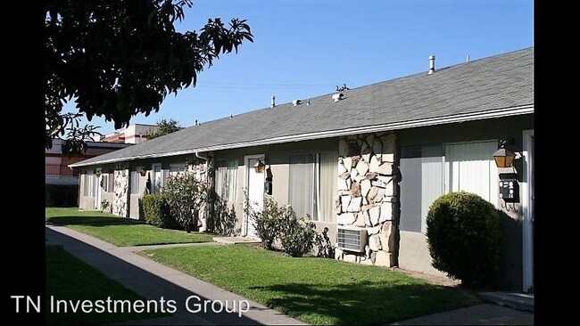 Building Photo - 1235-1235 Sharon Cir