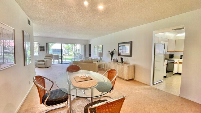 Building Photo - 5540 Fairway Park Dr