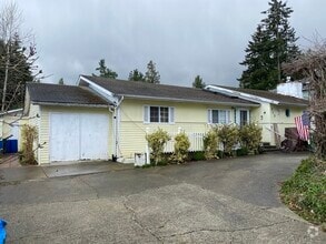Building Photo - 313 NE 185th St