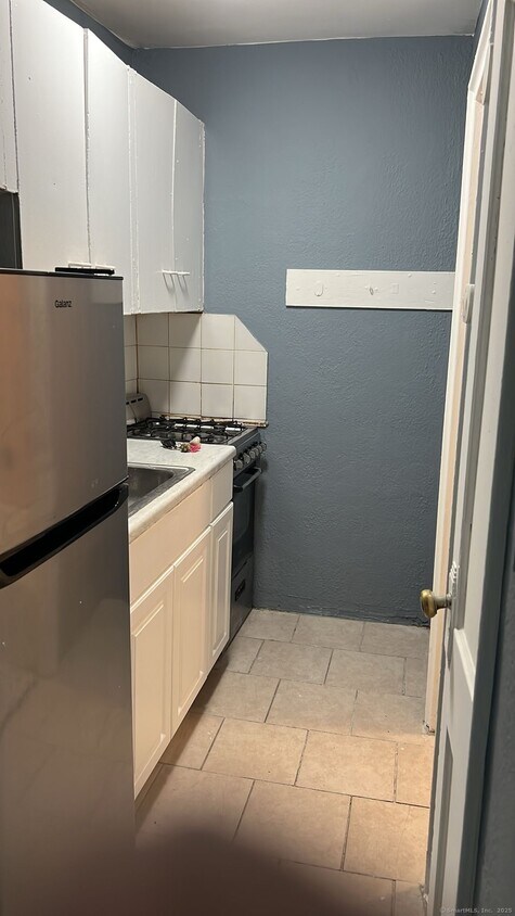 Foto del edificio - 305 Parrott Ave