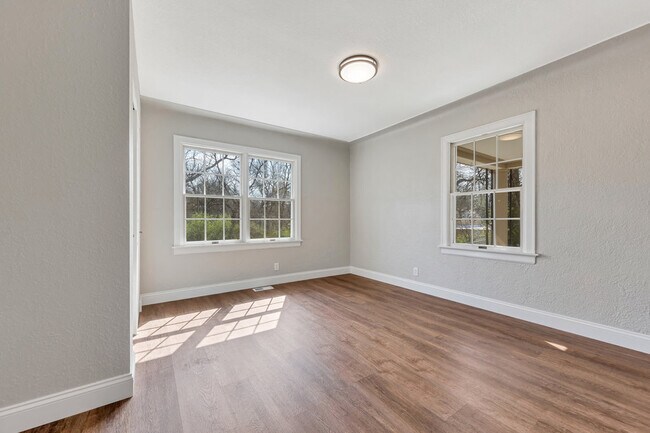 Building Photo - 10040 Toelle Ln