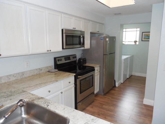 Building Photo - 3022 Alcazar Pl