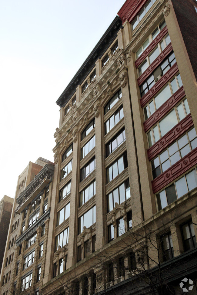 Foto del edificio - 12 E 12th St