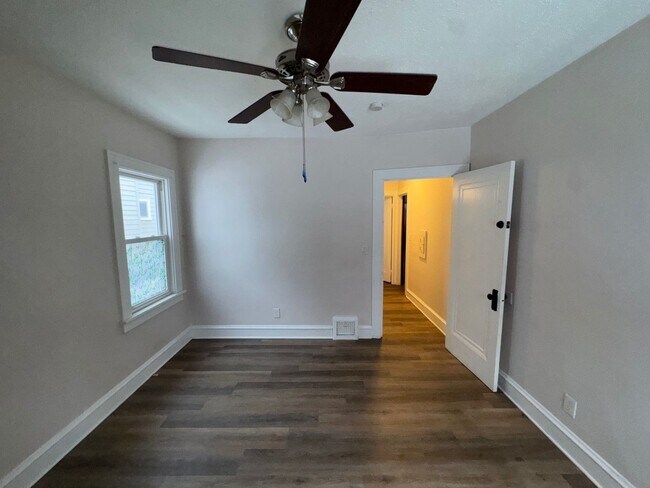 Foto del edificio - 3264 W 130th St