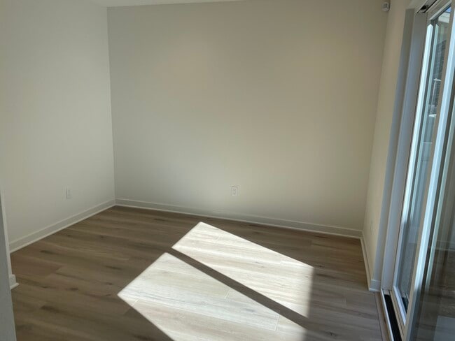 Building Photo - 2577 Delphinium Ln