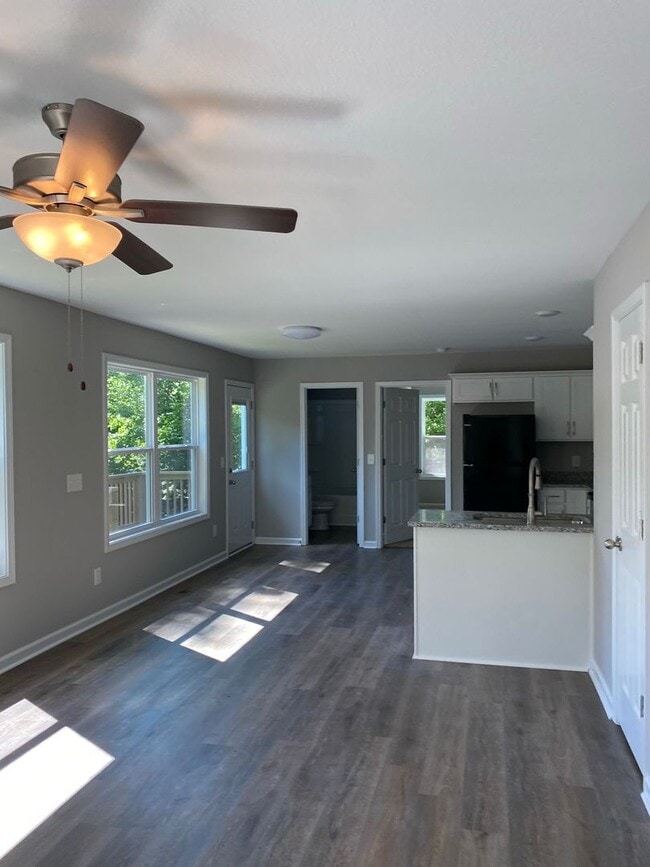 Building Photo - Brand New 2 Story Duplex!!  Close to Downtown with 3 bedrooms and 2 baths.