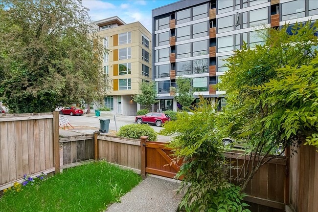 Photo - 844 NE 66th St Townhome