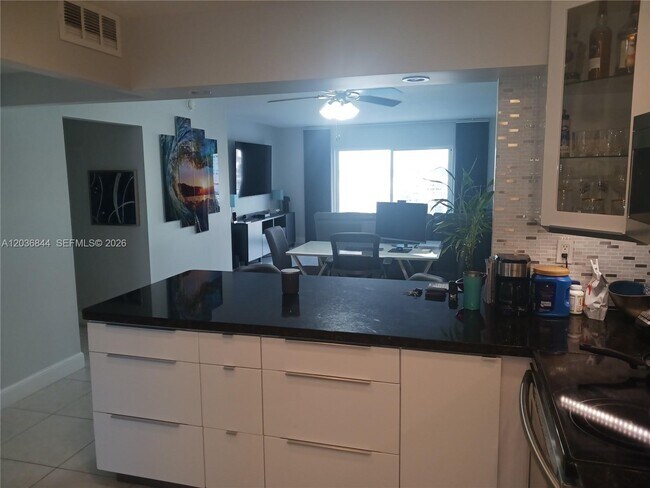 Foto del edificio - 400 Golden Isles Dr
