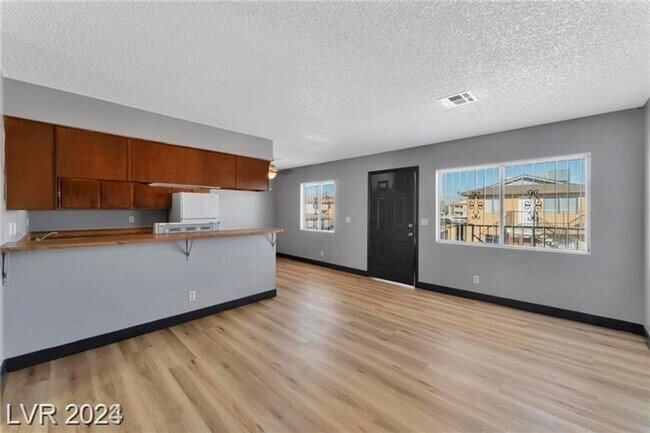 Foto del edificio - 1641 N Lamont St