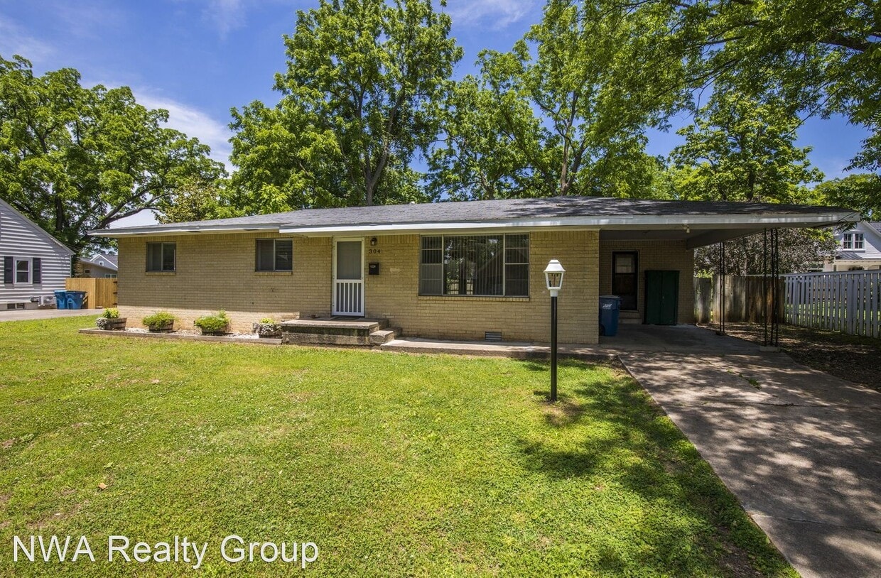 Primary Photo - 3 br, 1.5 bath House - 304 NW 4th Street
