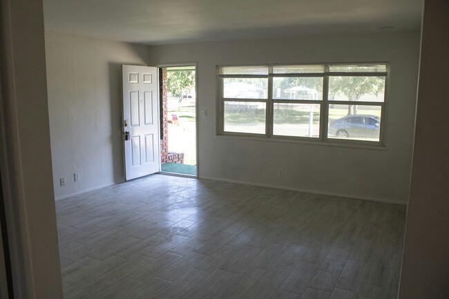 Foto del edificio - 1309 NE 33rd St
