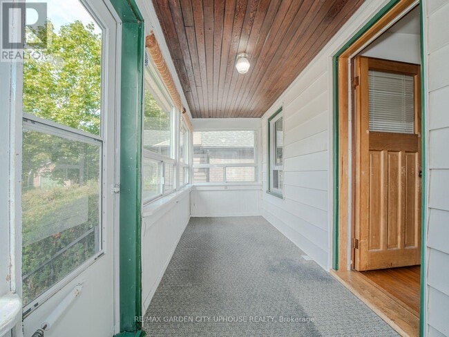 Building Photo - 42 Grantham Ave S