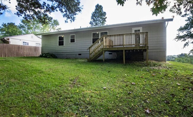 Building Photo - 6123 Cougar Dr