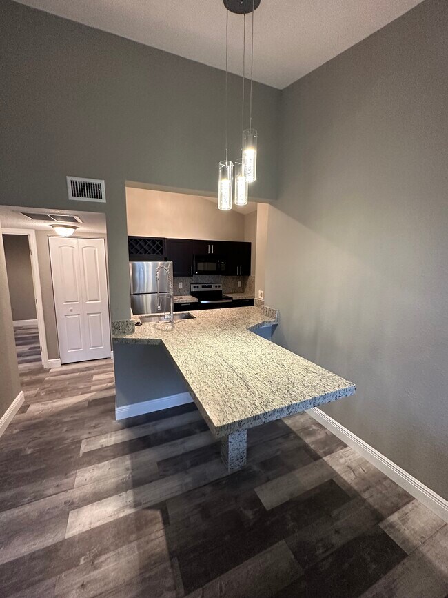 Foto del edificio - 2890 N Oakland Forest Dr