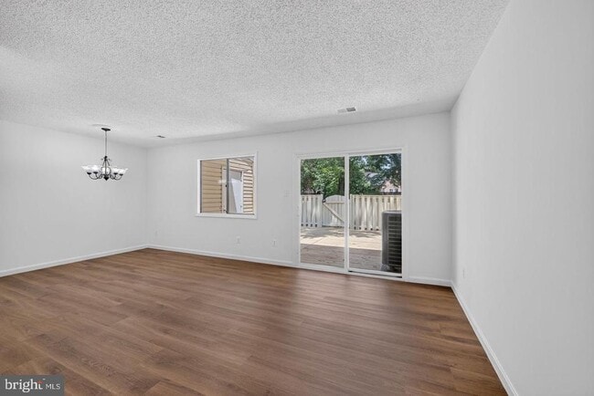 Building Photo - 28 Wedgedale Dr