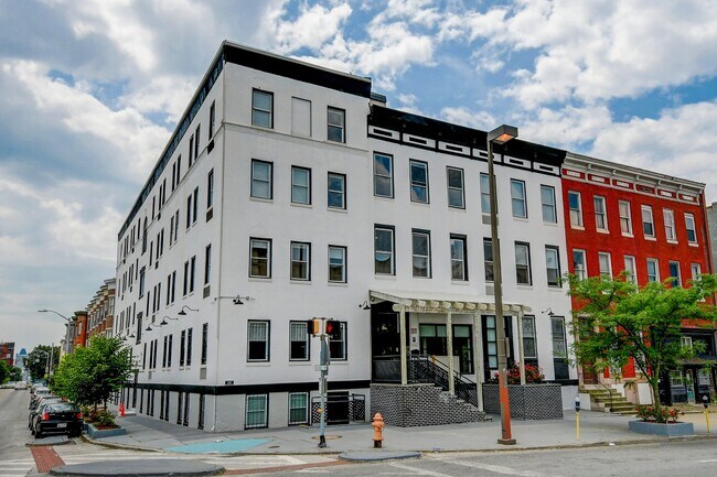 Building Photo - 231 E North Ave