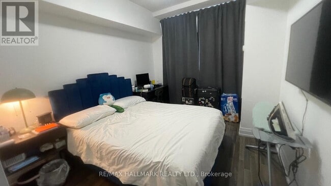 Building Photo - 565 Wilson Ave