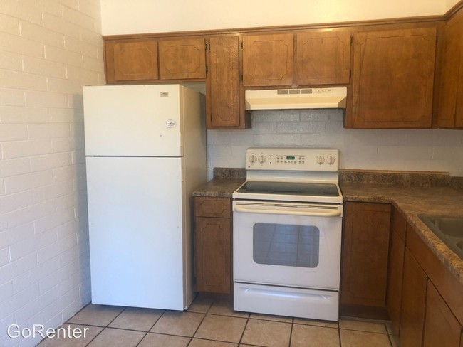 Building Photo - 2 br, 1 bath House - 9831 N 11th Ave #4