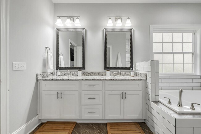 Foto del edificio - 3325 Mariana Oaks Dr