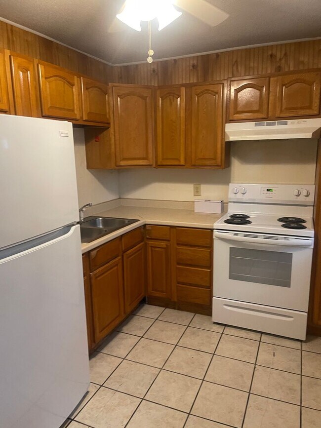 Foto del edificio - Near Hulburt AFB  2 Bedroom-1 Bath Home in...