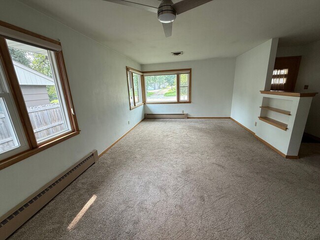Foto del edificio - 3 Bed 2 Bath Home