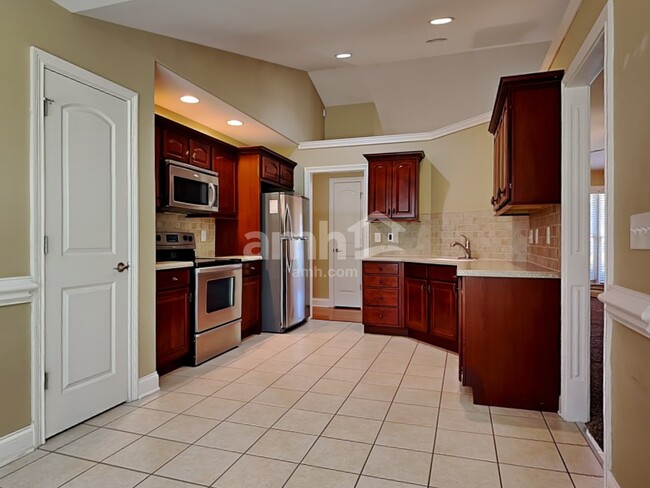 Building Photo - 7807 Chipmunk Ln