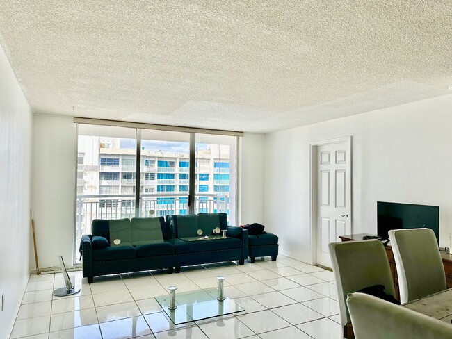 Foto del edificio - 18041 Biscayne Blvd