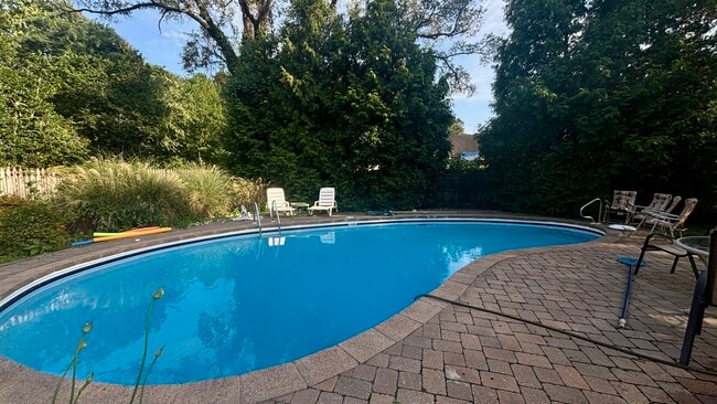 Foto del edificio - 1107 Frederick Ave