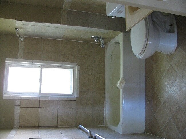 Building Photo - 104 Jarrett Ln