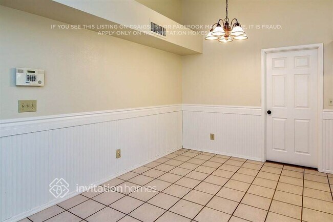 Building Photo - 128 W Indigo St