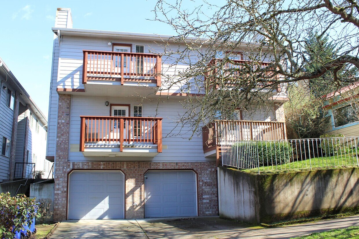 Foto principal - 4604-4650 NE Hancock St