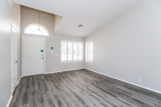 Foto del edificio - 2216 E Sherri Dr