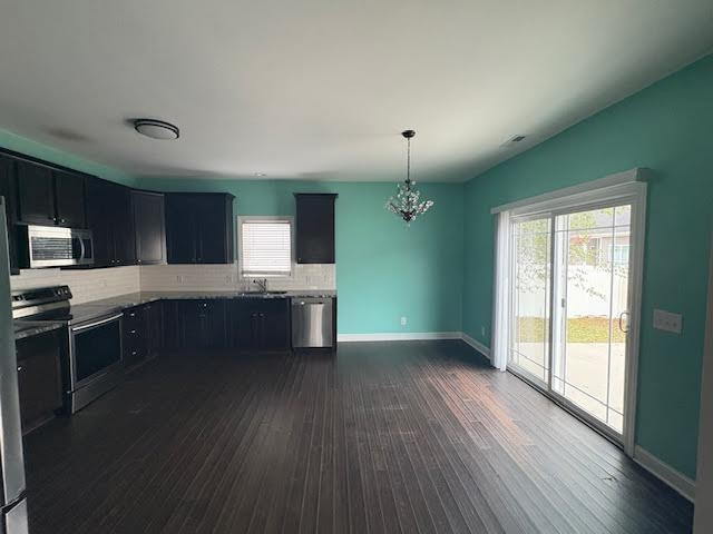 Building Photo - "Charming 3-Bedroom Home with 2.5 Baths in...