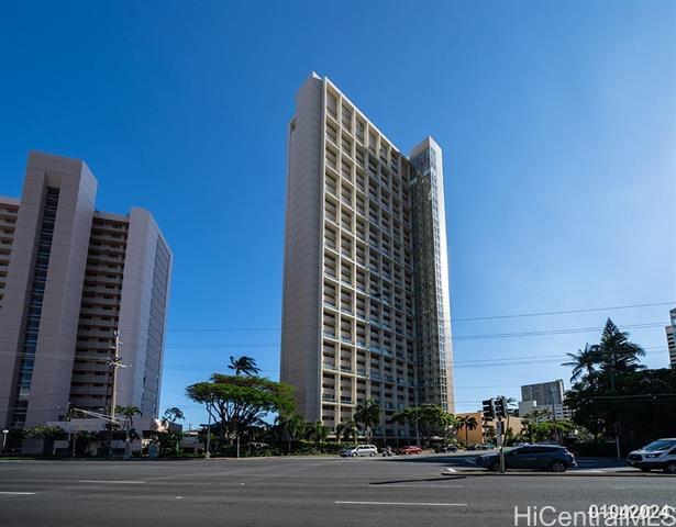 Building Photo - 555 University Ave
