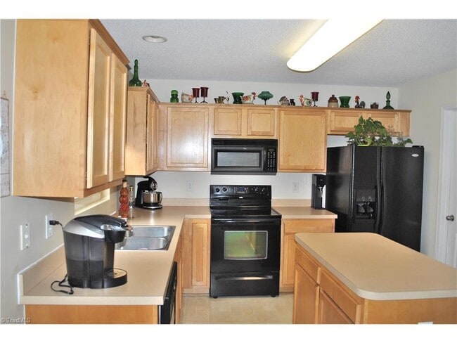 Building Photo - Townhome for you!