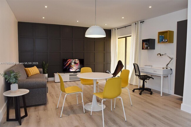 Foto del edificio - 2727 NW 17th Terrace