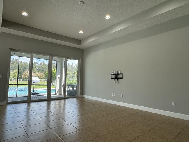 Building Photo - 15474 Goldfinch Cir