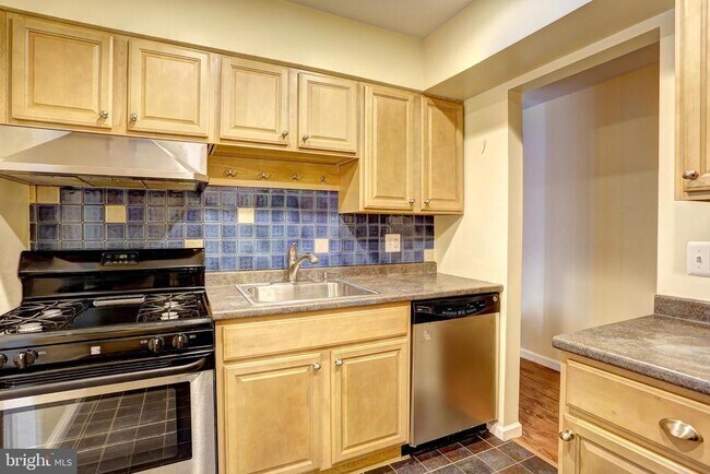 Building Photo - 6009 Majors Ln