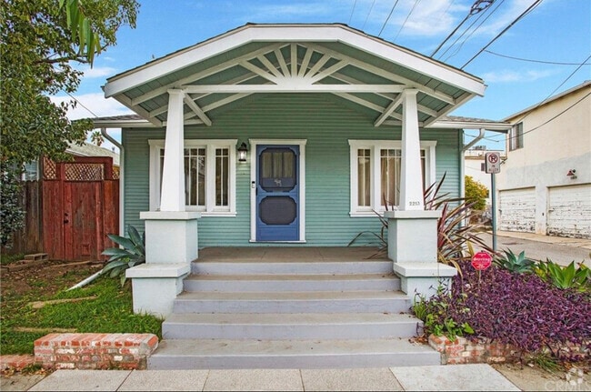 Building Photo - 2213 Arizona Ave