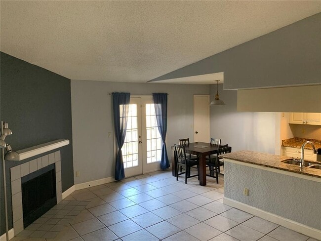 Building Photo - 2550 N Alafaya Trail
