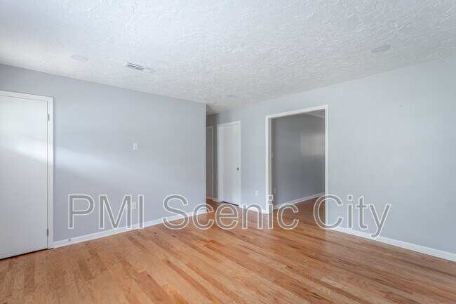 Foto del edificio - 2508 Woodfin Ave