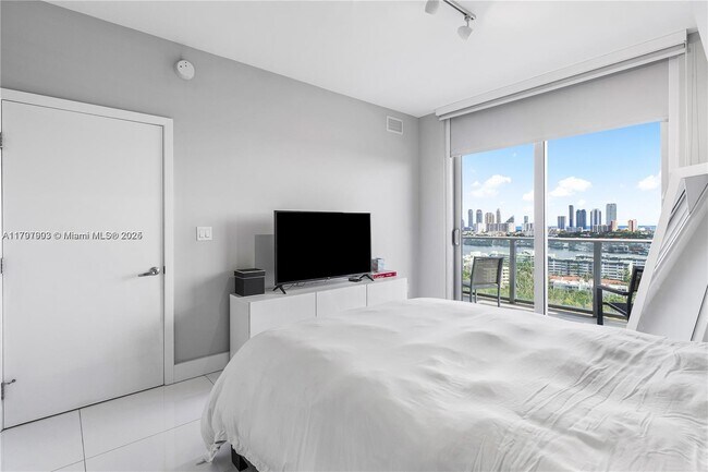Building Photo - 16385 Biscayne Blvd