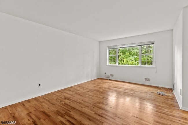 Building Photo - 88 Poplar St