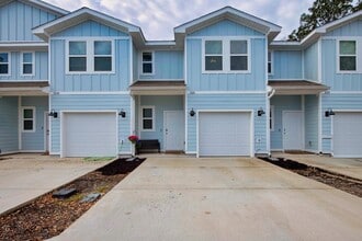 Building Photo - 1026 McLaren Cir