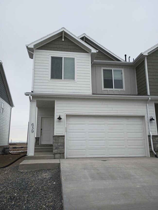 Building Photo - 639 W 575 N